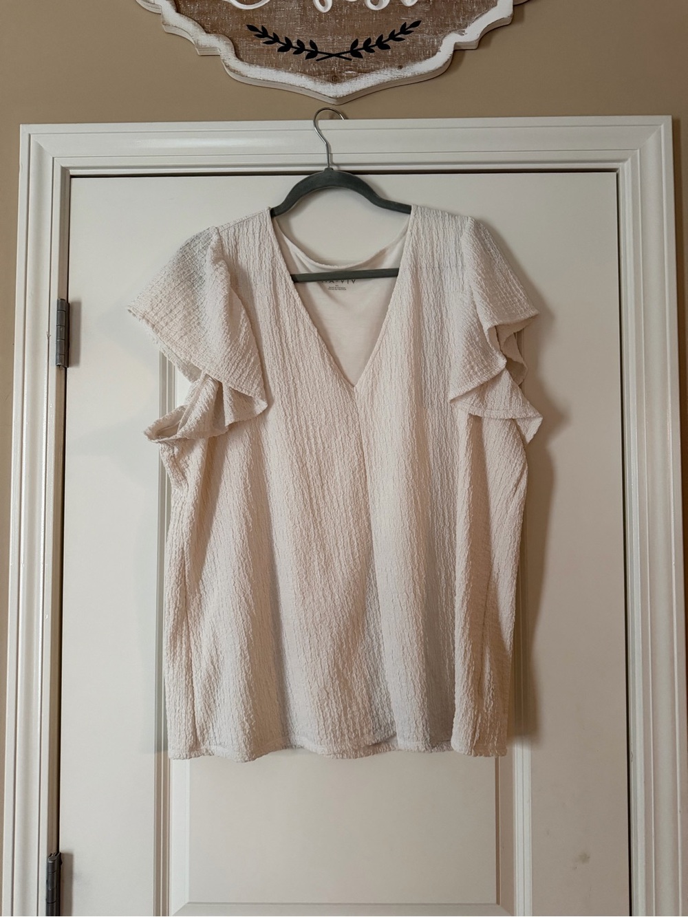 Ava & Viv White V-Neck Ruffle Sleeve Blouse